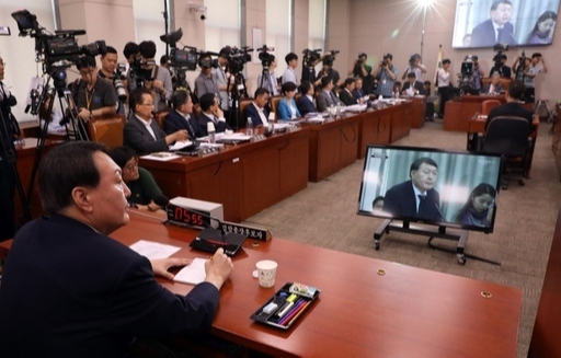 윤석열 검찰총장 후보자가 8일 국회 인사청문회에서 의원들의 질의에 답변하고 있다. 이재문 기자