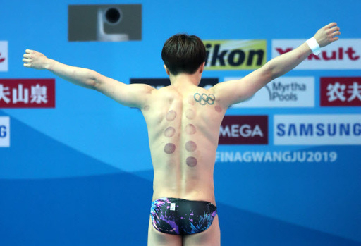 우하람이 12일 오전 광주 광산구 남부대 시립국제수영장에서 열린 2019 광주세계수영선수권대회 다이빙 남자 1ｍ 스프링보드 예선에서 점프를 준비하고 있다. 연합뉴스
