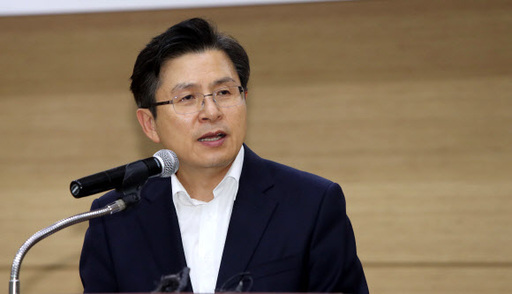 자유한국당 황교안 대표가 16일 오후 대구 북구 엑스코에서 열린 대구 경제 살리기 토론회 ''무너지는 지역경제 실상, 새로운 모색''에서 인사말을 하고 있다. 연합뉴스