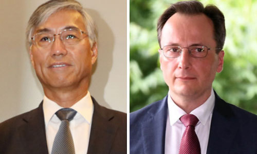 中·러 대사 초치 추궈홍 주한 중국대사(왼쪽)와 막심 볼코프 주한 러시아 대사대리가 23일 오후 중국·러시아 군용기의 한국방공식별구역(KADIZ) 진입 및 독도 영공 침범과 관련해 서울 도렴동 외교부 청사로 초치되고 있다. 이날 오전 중국·러시아 군용기들이 한국방공식별구역에 진입한 뒤 러시아 군용기 1대가 독도 영공을 침범해 우리 군이 경고사격을 가했다. 이재문 기자