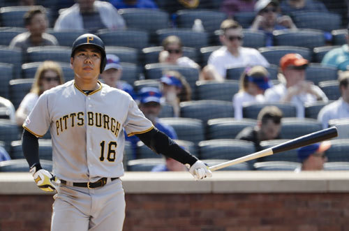 강정호가 지난달 29일 뉴욕 메츠전에서 삼진을 당한 뒤 아쉬워하고 있다. 강정호는 지난 3일 소속팀 피츠버그로부터 방출대기 통보를 받았다. AP연합뉴스