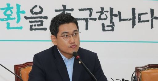 바른미래당 오신환 원내대표가 지난 5일 오전 국회에서 열린 기자간담회에서 발언하고 있다. 연합뉴스