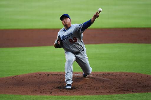 류현진이 18일 미국 조지아주 애틀랜타 선트러스트파크에서 열린 애틀랜타와의 원정 경기에 선발 등판해 역투하고 있다.   애틀랜타=AFP연합뉴스