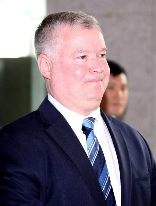 스티븐 비건 미국 국무부 대북특별대표가 지난 6월28일 오전 서울 종로구 외교부 청사에서 이도훈 외교부 한반도평화교섭본부장과 한·미 북핵 수석대표 협의를 위해 회의장으로 들어서고 있다. 뉴시스