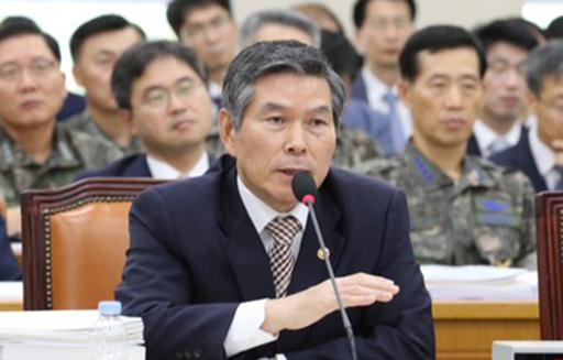 정경두 국방부 장관이 21일 국회에서 열린 국방위원회 전체회의에서 의원 질의에 답변하고 있다.연합뉴스