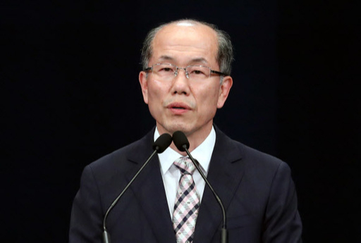 김유근 국가안보실 1차장이 22일 청와대 춘추관에서 한·일 군사정보보호협정(GSOMIA·지소미아) 연장 논의 결과를 발표하고 있다. 뉴시스