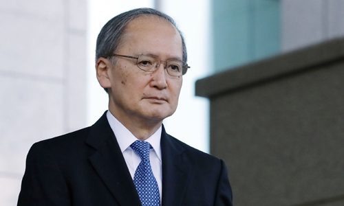 나가미네 야스마사 주한일본대사가 23일 지소미아 종료 결정을 담은 외교부 공문을 받은 후 서울 종로구 외교부 청사를 나서고 있다. 뉴시스