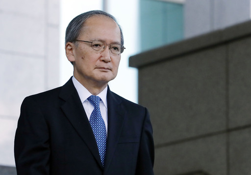 나가미네 야스마사(長嶺安政) 주한일본대사가 23일 지소미아 종료 결정을 담은 외교부 공문을 받은 후 서울 종로구 외교부 청사를 나서고 있다. 뉴시스