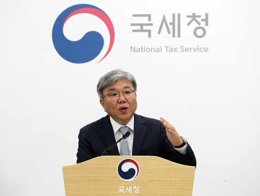 임성빈 국세청 법인납세국장이 5일 오전 정부세종청사에서 일본의 백색국가 배제조치로 수출규제가 강화된 품목을 수입하거나 수입하는 기업과 거래관계가 있어 피해를 입는 중소기업을 대상으로 세정지원 대책을 추진한다고 밝히고 있다. 뉴시스