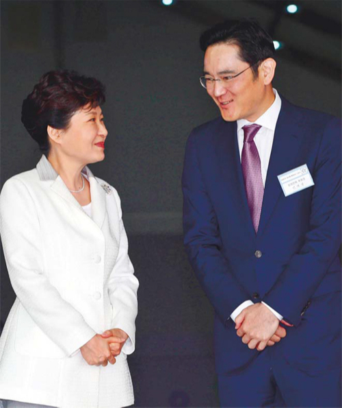 박근혜 전 대통령(왼쪽)과 이재용 삼성전자 부회장