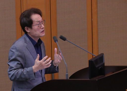 지난 26일 오전 서울 중구 서울시의회에서 열린 제289회 임시회 시정질문에 참석한 조희연 교육감이 질의에 답변하고 있다. 뉴시스