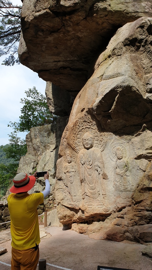 마애여래삼존상