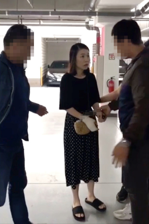 지난 6월1일 오전 10시32분쯤 충북 청주시의 한 아파트 지하주차장에서 제주동부경찰서 형사들에 의해 살인 등 혐의로 긴급체포되는 고유정의 모습. 세계일보 자료사진