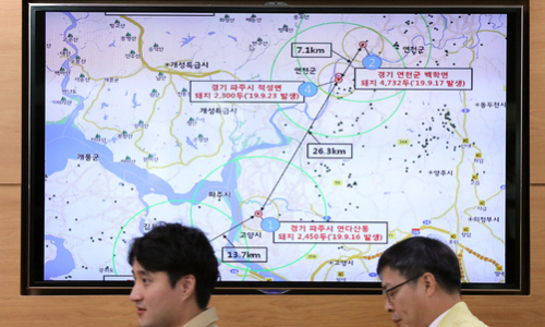 농림축산식품부가 24일 오전 아프리카돼지열병(ASF) 의심축 신고가 접수된 경기 김포와 파주에서 ASF 확진 판정을 받았다고 밝혔다. 사진은 ASF 발생농장 위치도. 뉴시스