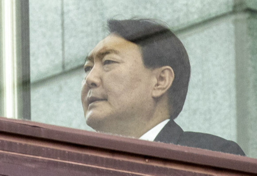 윤석열 검찰총장이 27일 점심을 먹기 위해 서울 서초구 대검찰청 구내식당으로 이동하고 있다. 연합뉴스