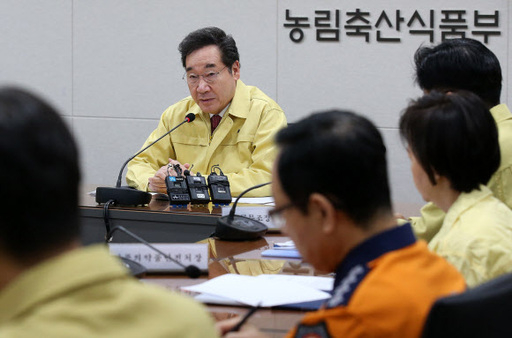 이낙연 국무총리가 28일 정부세종청사 아프리카돼지열병(ASF) 중앙재난수습본부 상황실에서 범정부 ASF 방역대책회의를 주재하고 있다. 뉴스1