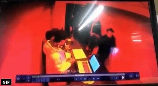 버닝썬 사건의 폭행 피해자라고 주장하는 김상교씨가 공개한 클럽 내 보안요원의 여성 폭행 관련 CCTV. 온라인 커뮤니티