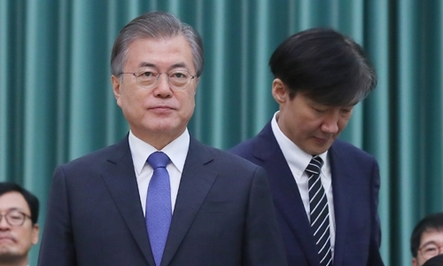 문재인 대통령과 조국 법무부 장관. 뉴시스