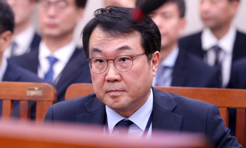 2일 오전 열린 국회 외교통일위원회의 외교부 국정감사에 이도훈 한반도평화교섭본부장이 참석해 위원장의 발언을 경청하고 있다. 연합뉴스