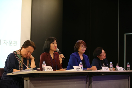 8일 서울 중구 서울시청에서 열린 ‘시민 관점에서 보는 공공언어, 차별을 넘어 포용으로’ 토론회에서 발제자들이 발언하고 있다. 서울시 제공