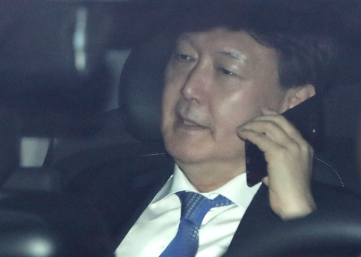 윤석열 검찰총장이 공개소환 전면 폐지를 지시한 4일 오후 서울 서초동 대검찰청에서 퇴근하고 있다. 뉴시스