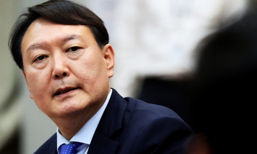 윤석열 검찰총장이 지난 17일 서울 서초구 대검찰청에서 열린 국회 법제사법위원회의 대검찰청에 대한 국정감사에서 무소속 박지원 의원 질의에 답하고 있다. 연합뉴스