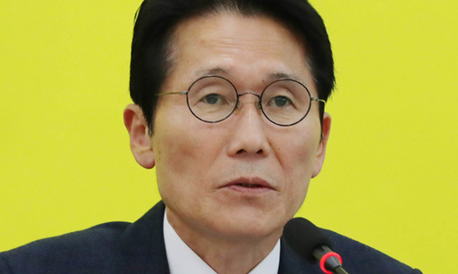 윤소하 정의당 원내대표가 지난 15일 오전 서울 국회에서 열린 의원총회에 참석해 모두발언을 하고 있다.뉴시스