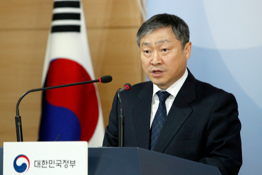 박백범 교육부 차관이 5일 정부서울청사에서 13개 주요 대학을 대상으로 벌인 학생부종합전형 실태조사 결과를 발표하고 있다. 뉴스1