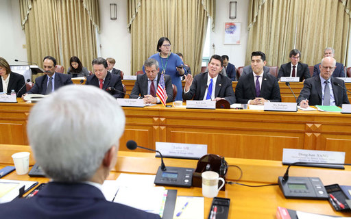 발언하는 美 경제차관 서울 종로구 외교부 청사에서 6일 열린 제4차 한·미 고위급 경제협의회(SED)에서 키이스 크라크 미국 국무부 경제차관(오른쪽 세번째)이 발언하고 있다. 이제원 기자