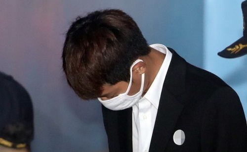 지난 5월10일 서울중앙지법에서 열린 첫 공판준비기일에 출석한 가수 정준영. 연합뉴스