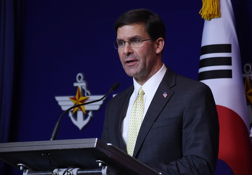 마크 에스퍼 미 국방부 장관이 15일 서울 용산구 국방부에서 제51차 한·미 안보협의회(SCM) 고위회담을 마친 뒤 공동 기자회견을 갖고 있다. 뉴스1