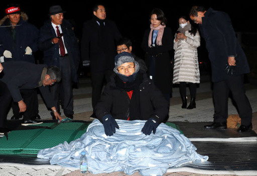 청와대 앞에서 무기한 단식 농성에 들어간 황교안 자유한국당 대표. 연합뉴스