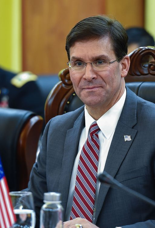 마크 에스퍼 미국 국방부 장관이 20일 베트남 하노이에서 국방장관회담을 하고 있다. 에스퍼 장관은 이날 기자들과 만나 미군 철수 방안에 대해 “들어보지 못했다”고 일축했다. 하노이=AFP연합뉴스