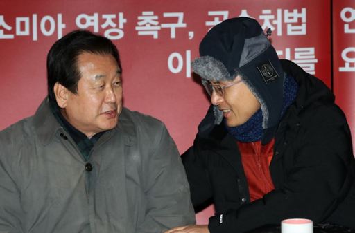 자유한국당 김무성 의원(왼쪽), 황교안 대표(오른쪽). 연합뉴스