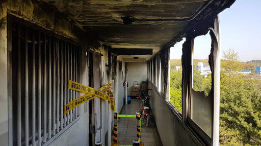 안인득이 지난 4월17일 방화·살인 사건을 벌인 경남 진주의 한 아파트 현장. 진주=연합뉴스