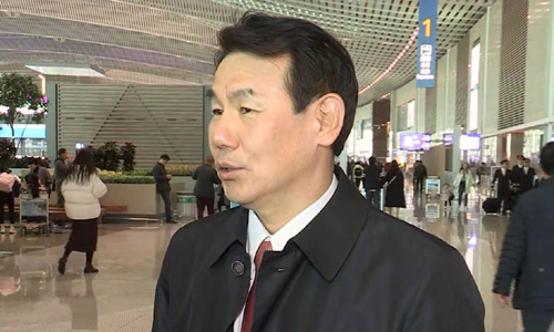 정은보 한·미방위비분담협상대사가 2일 오전 제11차 한·미 방위비분담특별협정(SMA) 체결을 위한 4차 회의에 참석하기 위해 인천국제공항을 통해 출국하기에 앞서 기자들의 질문에 답하고 있다. 인천=연합뉴스