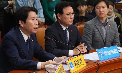 더불어민주당 이인영 원내대표가 4일 국회에서 열린 최고위원회에 발언하고 있다. 연합뉴스