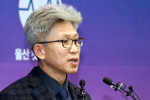 5일 기자회견을 하고 있는 송병기 울산시 경제부시장. 뉴스1