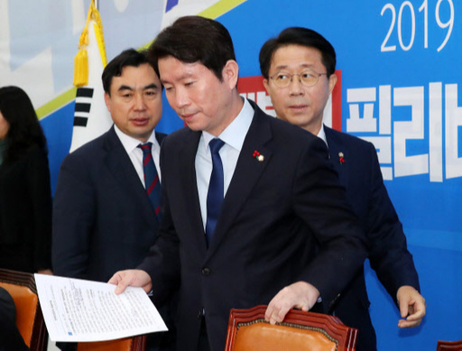 이인영(가운데) 더불어민주당 원내대표가 5일 오전 서울 여의도 국회에서 열린 더불어민주당 정책조정회의에 참석하고 있다. 뉴시스