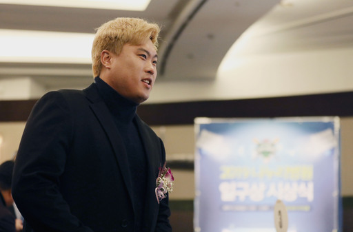 류현진이 6일 서울 강남구 리베라호텔에서 열린 2019 나누리병원 일구상 시상식에 참석하고 있다. 뉴시스