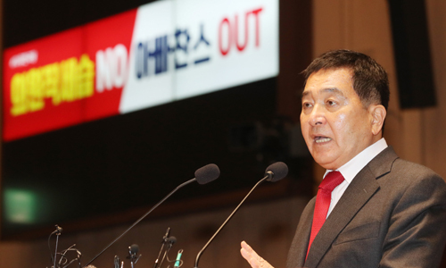 심재철 자유한국당 원내대표가 16일 오후 서울 여의도 국회에서 열린 의원총회에서 모두발언을 하고 있다. 뉴시스