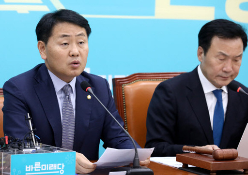 김관영 최고위원이 16일 오전 서울 여의도 국회 바른미래당 회의실에서 열린 최고위원회의에 참석해 현안 관련 모두발언을 하고 있다. 뉴시스