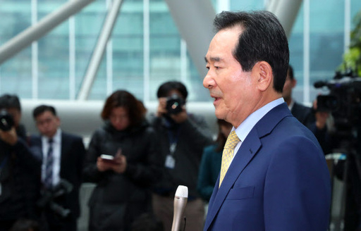 정세균 국무총리 후보자가 17일 서울 여의도 국회 의원회관 로비에서 총리로 지명된 소감을 밝히고 있다. 뉴시스