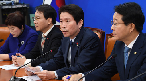 더불어민주당 이인영 원내대표가 19일 국회에서 열린 정책조정회의에서 모두 발언하고 있다. 허정호 선임기자