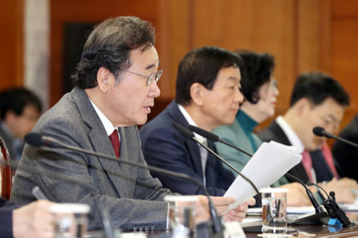 이낙연 국무총리가 19일 오전 서울 종로구 정부서울청사에서 열린 국정현안점검조정회의에 참석해 발언을 하고 있다. 뉴시스