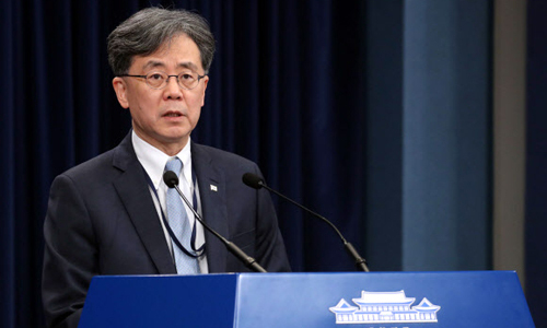 김현종 국가안보실 2차장이 20일 청와대에서 한·일·중 정상회담 관련 브리핑을 하고 있다. 뉴시스