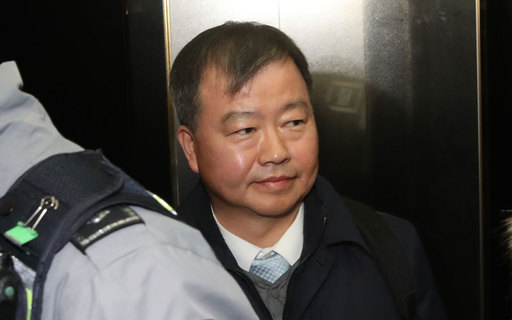 김기수 변호사가 제50회 전원위원회에 참석하지 않겠다고 밝힌 후 엘레베이터에 탑승하고 있다. 뉴시스