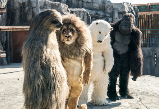영화 ‘해치지않아’의 주인공, 진짜 같은 가짜 동물들. 특수분장팀이 한 땀 한 땀 정성을 들여 만든 동물 탈이다. 에이스메이커무비웍스 제공
