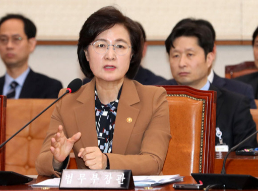 추미애 법무부 장관이 9일 오전 서울 여의도 국회 국회 법제사법위원회에서 열린 전체회의에 참석해 의원들의 검찰 인사 관련 질의에 답변하고 있다. 뉴시스