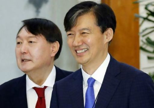 (사진 왼쪽부터) 윤석열 검찰총장, 조국 전 법무부 장관. 연합뉴스